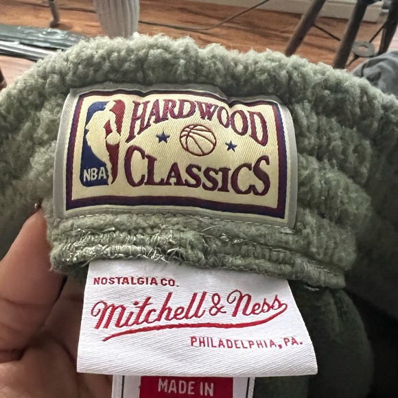 Mitchell & Ness Phoenix Suns Sweatpants - Picture 3 of 3